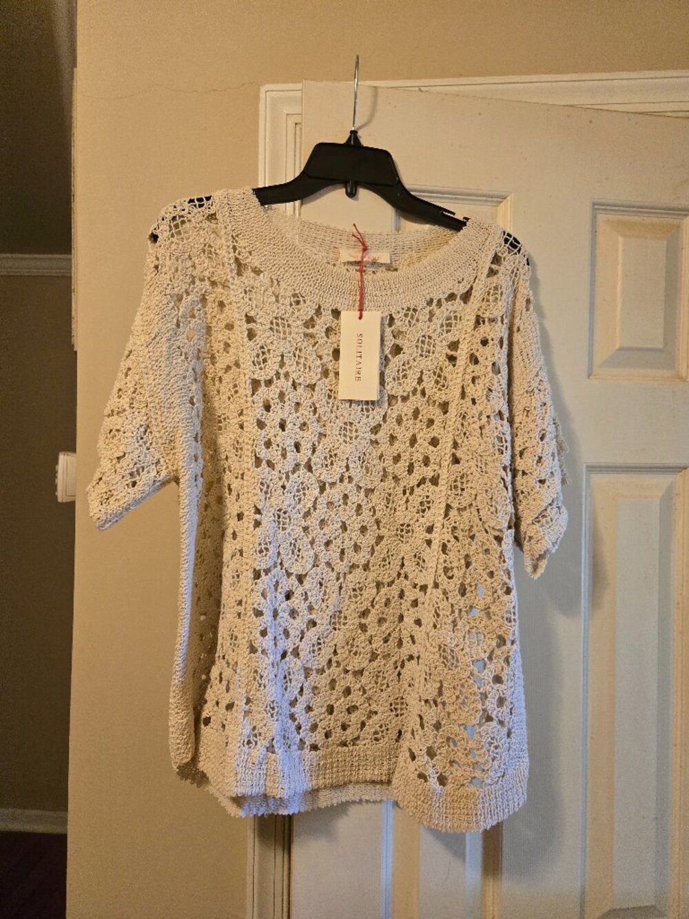 Solitaire XL off white crocheted top , very classy looking. Dress up or down....